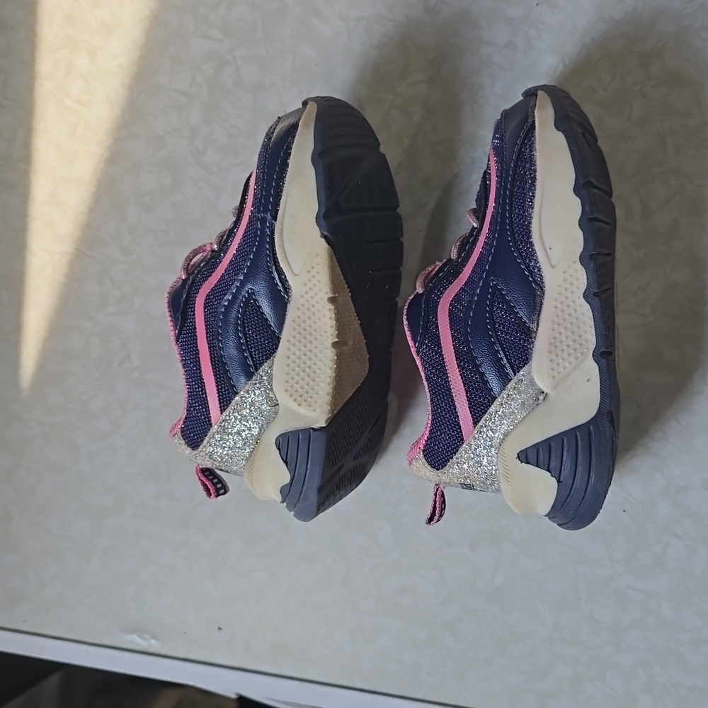 Oshkosh sneakers size 4‎